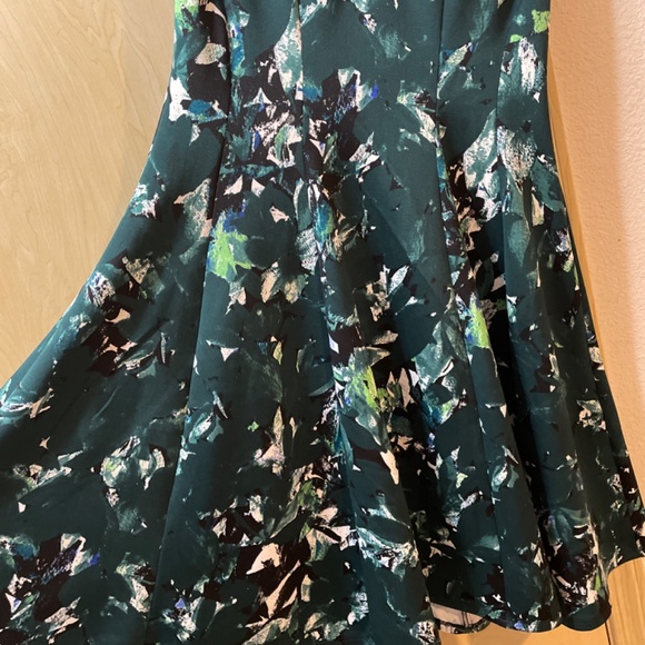 Women Small 4 Beautiful Pine Green Abstract Spring Dress - Picture 3 of 6